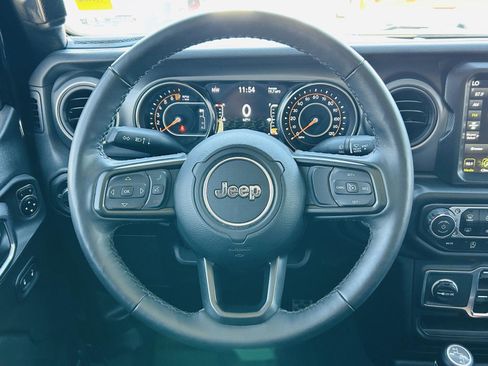 Used 2023 Jeep Gladiator Sport AWD/4WD image 12