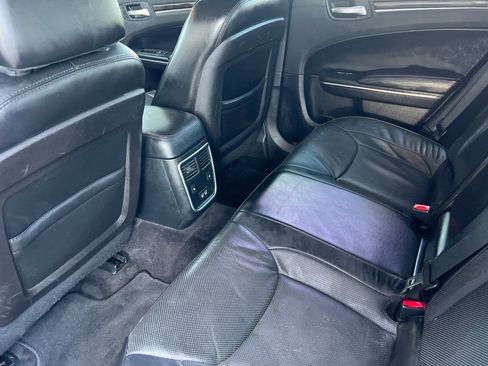 Used 2018 Chrysler 300 Limited image 9