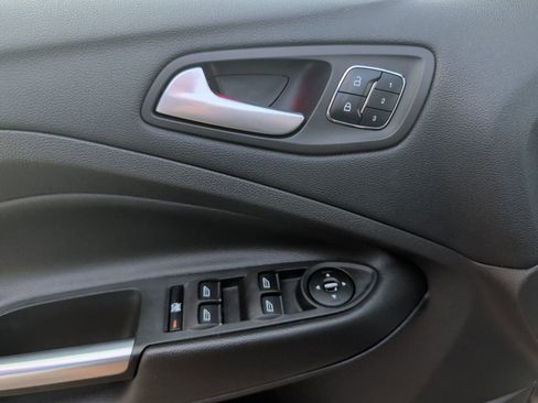 Used 2016 Ford Escape Titanium image 9