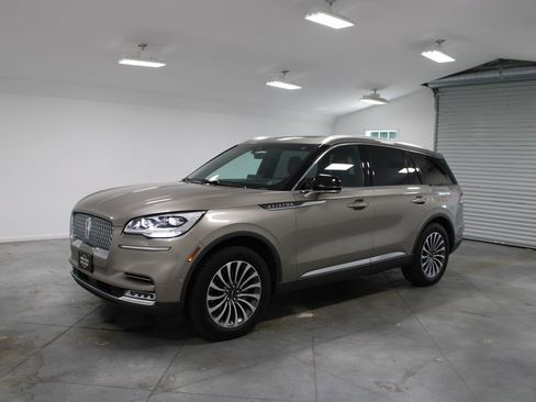 Used 2021 Lincoln Aviator Reserve w/ Equipment Group 201A AWD/4WD image 4