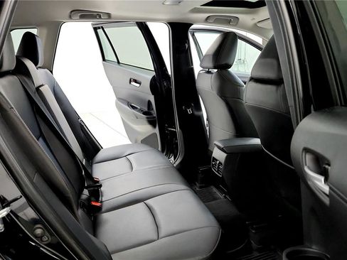 Used 2022 Toyota Corolla Cross XLE image 18