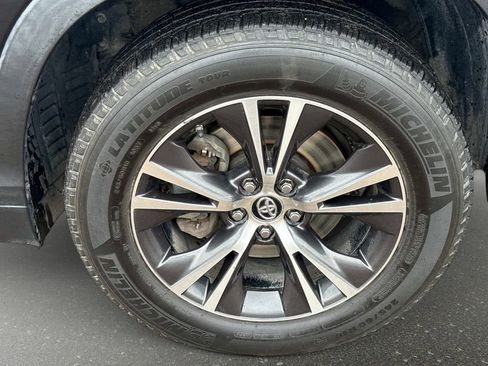 Used 2019 Toyota Highlander LE image 10