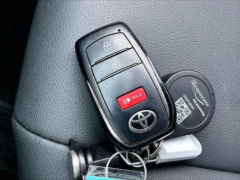 Certified 2024 Toyota Corolla Cross XLE image 13