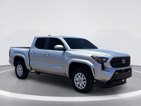 Used 2025 Toyota Tacoma SR5 AWD/4WD image 5