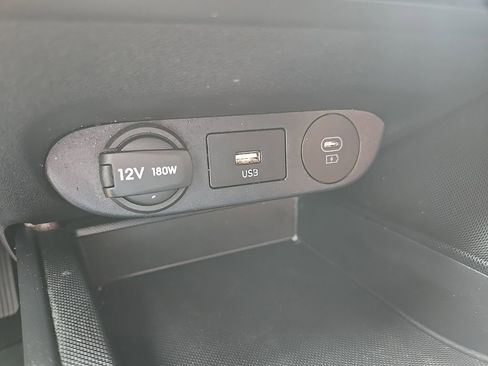 Used 2025 Hyundai Elantra SE FWD image 51