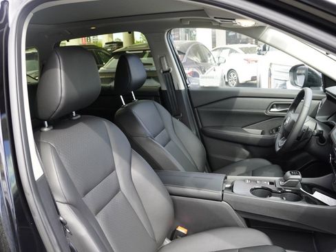 New 2025 Nissan Rogue SV w/ SV Premium Package image 17