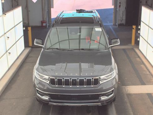 Used 2024 Jeep Wagoneer Series III w/ Premium Group I image 2