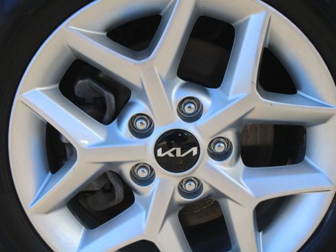 Certified 2022 Kia Soul LX w/ Technology Package image 17