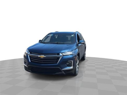 Certified 2023 Chevrolet Traverse LT w/ LT Premium Package AWD/4WD image 3