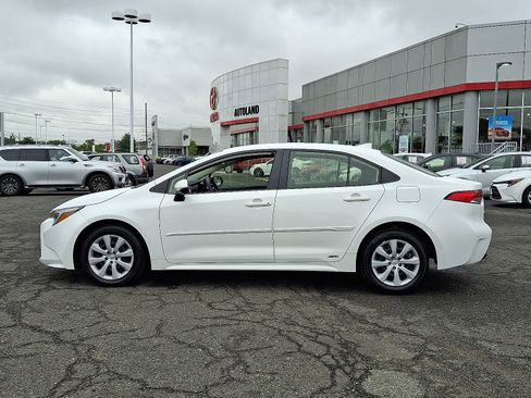 Certified 2023 Toyota Corolla LE image 4