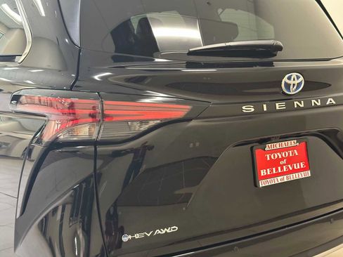 Certified 2025 Toyota Sienna Platinum image 7