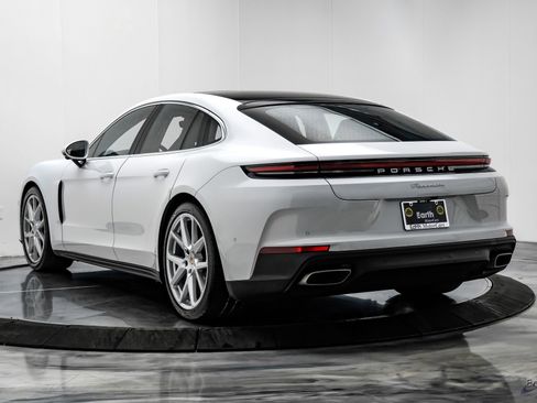 Used 2025 Porsche Panamera w/ Premium Package image 11
