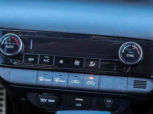 Used 2025 Hyundai Elantra Sport image 12