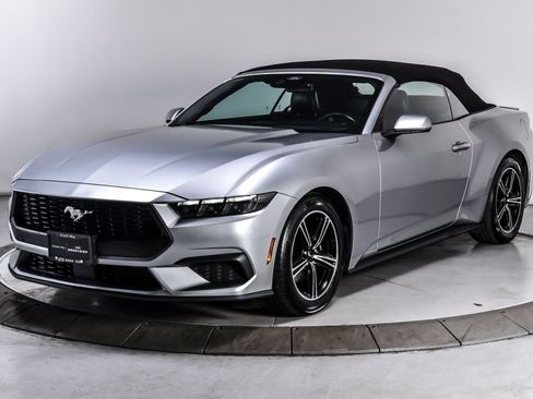 Used 2025 Ford Mustang Premium RWD image 4