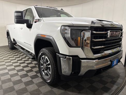 Used 2024 GMC Sierra 3500 SLE w/ SLE Convenience Package AWD/4WD image 2