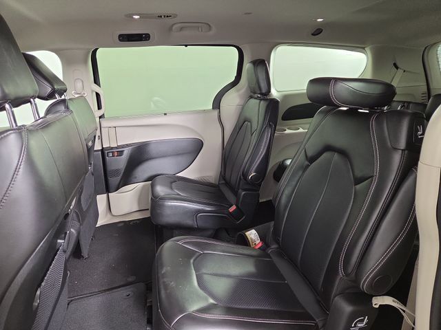Used 2024 Chrysler Pacifica Touring-L FWD image 15