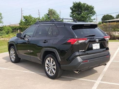 Used 2021 Toyota RAV4 XLE Premium FWD image 7