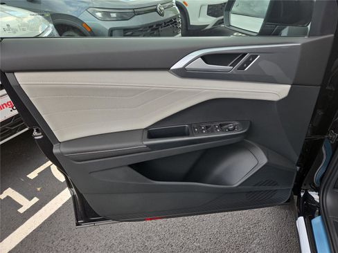 New 2025 Volkswagen Taos SEL image 12