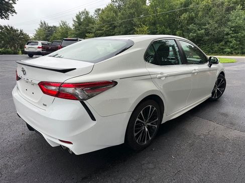 Used 2018 Toyota Camry SE FWD image 5