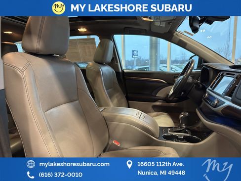 Used 2016 Toyota Highlander Limited Platinum image 31
