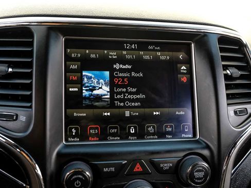 Used 2018 Jeep Grand Cherokee Trailhawk w/ Trailhawk Luxury Group image 27