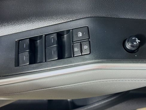 Used 2024 Toyota Highlander XLE image 17