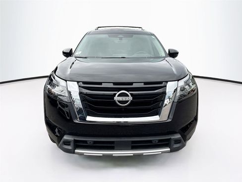 Used 2024 Nissan Pathfinder Platinum image 2