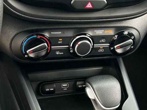 Used 2023 Kia Soul LX w/ LX Technology Package image 15