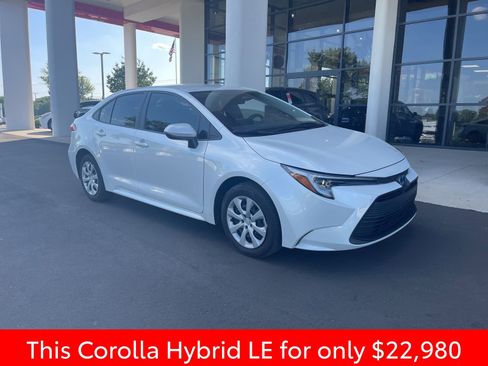 Used 2025 Toyota Corolla LE FWD image 5