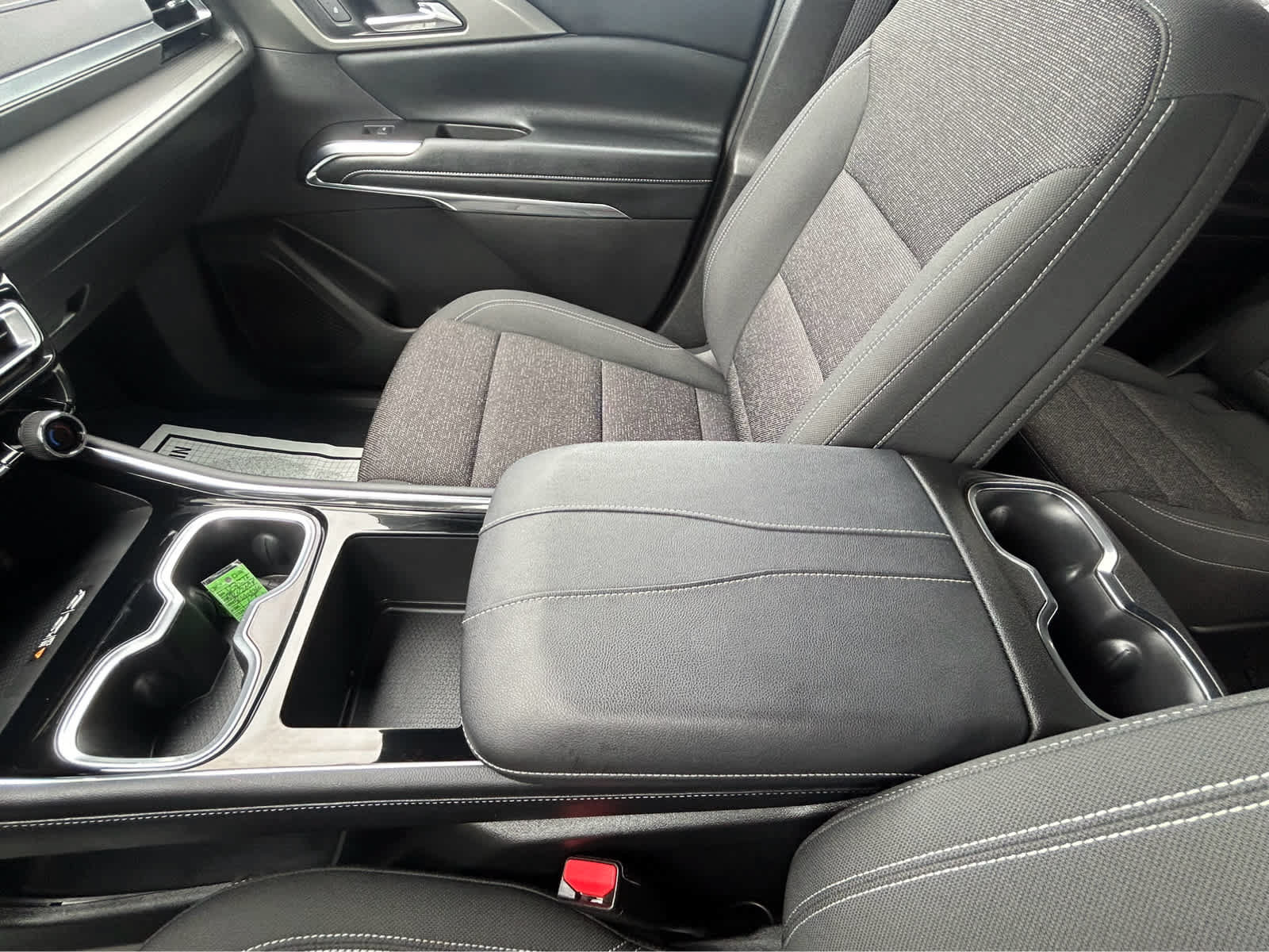 Used 2025 Chevrolet Traverse LT FWD image 46