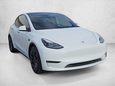 Used 2022 Tesla Model Y Performance image 3