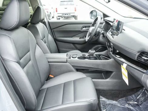 Used 2025 Nissan Rogue SL w/ Tech Package AWD/4WD image 17