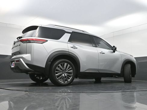 Used 2024 Nissan Pathfinder SL w/ SL Premium Package FWD image 33