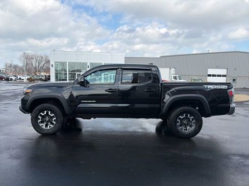 Used 2023 Toyota Tacoma TRD Off-Road image 4