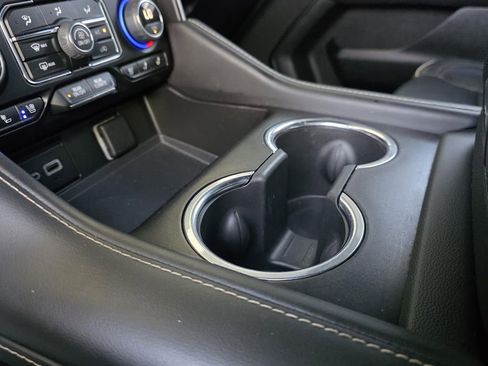 Used 2023 Chevrolet Suburban Premier image 27