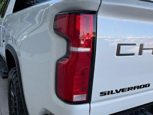 Used 2024 Chevrolet Silverado 2500 High Country w/ LPO, Dark Essentials Package AWD/4WD image 13