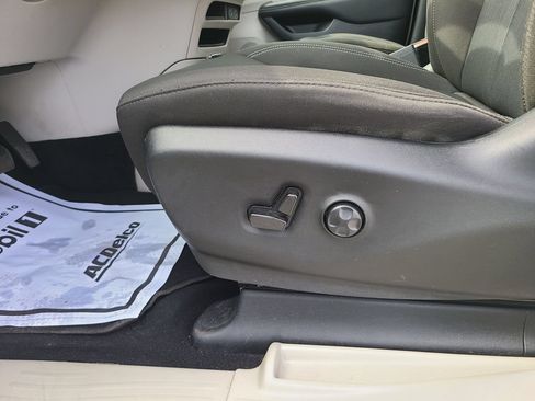 Used 2023 Chrysler Voyager LX FWD image 21