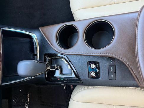 Used 2013 Toyota Avalon XLE Touring image 50