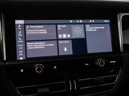 Used 2025 Porsche Macan image 32