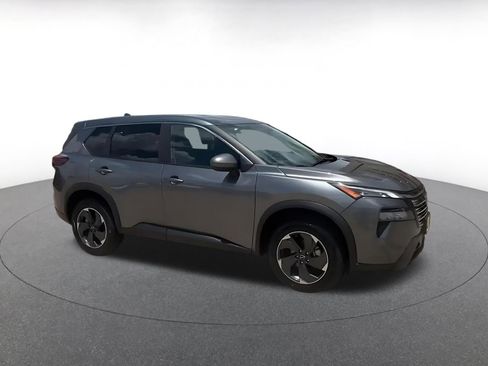 Used 2025 Nissan Rogue SV AWD/4WD image 2
