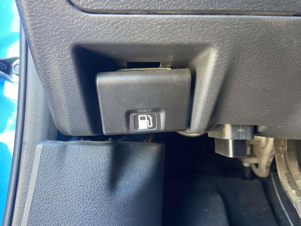 Used 2025 Nissan Sentra SV FWD image 23
