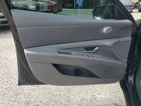 Used 2022 Hyundai Elantra SE image 15