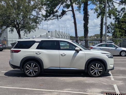 Used 2023 Nissan Pathfinder Platinum AWD/4WD image 4