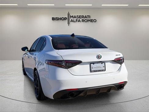 New 2025 Alfa Romeo Giulia Base image 5