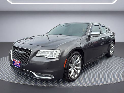 Used 2015 Chrysler 300 C Platinum w/ Light Group RWD image 2