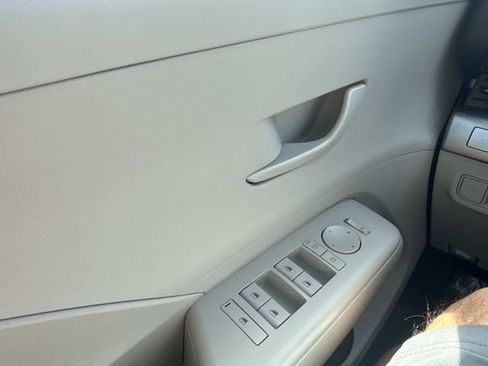 Certified 2024 Hyundai Kona SEL AWD/4WD image 31