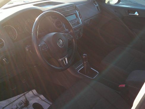 Used 2013 Volkswagen Tiguan S image 10