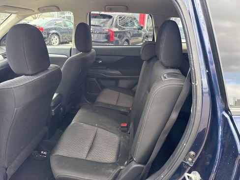 Used 2015 Mitsubishi Outlander ES image 16
