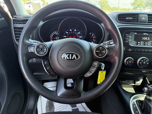 Used 2017 Kia Soul FWD image 16