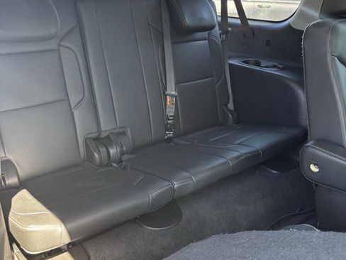 Used 2018 Chevrolet Suburban Premier image 21